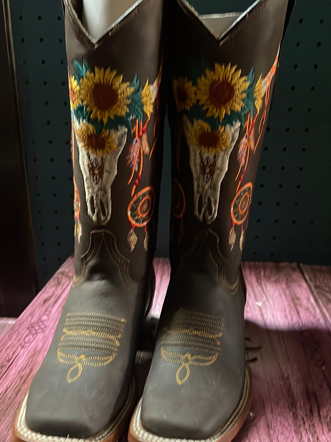 Women Sunflower Textured Boots